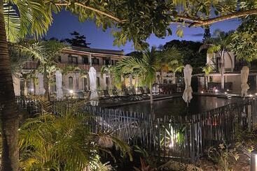 هتل Dimitile Hôtel & Spa