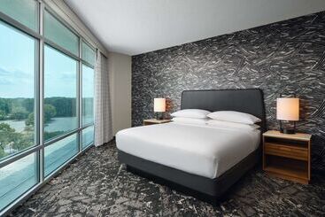 هتل Embassy Suites By Hilton Hampton Convention Center