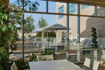 هتل Embassy Suites By Hilton Hampton Convention Center