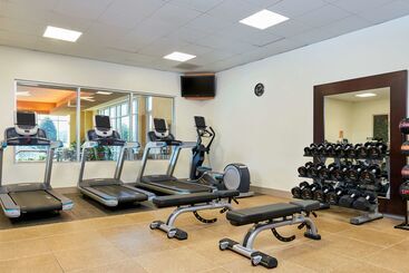 هتل Embassy Suites By Hilton Hampton Convention Center
