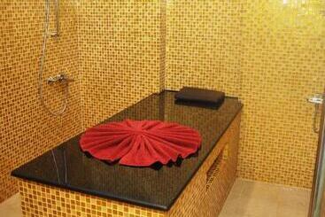 هتل Ewan Ajman Suites
