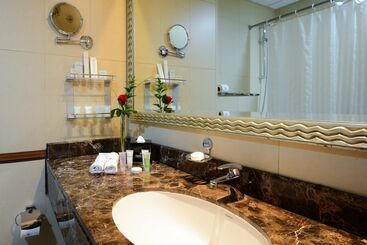 Golden Tulip Hotel Al  Barsha