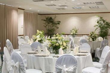 هتل Hilton Garden Inn Tampa East/brandon