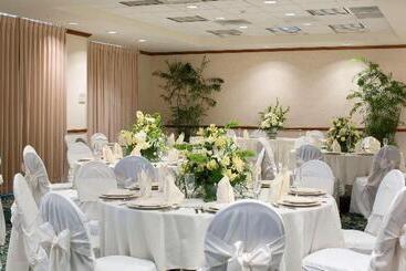 هتل Hilton Garden Inn Tampa East/brandon