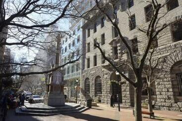 Hotel Mandela Rhodes Place