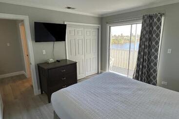 هتل Marco Island Lakeside Inn