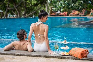 هتل New Star Beach Resort