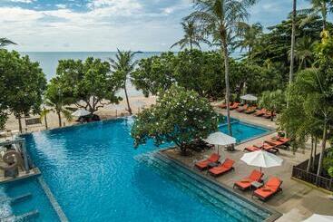 هتل New Star Beach Resort