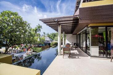 هتل New Star Beach Resort