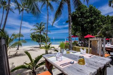 هتل New Star Beach Resort