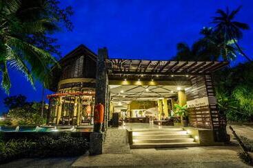 هتل New Star Beach Resort