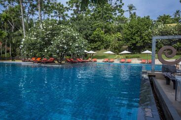 هتل New Star Beach Resort