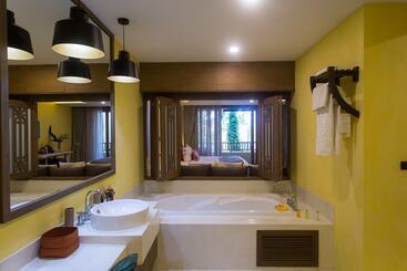 هتل New Star Beach Resort