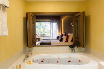 هتل New Star Beach Resort