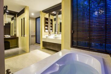 هتل New Star Beach Resort
