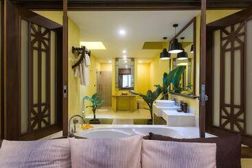 هتل New Star Beach Resort