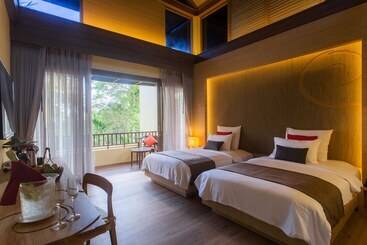 هتل New Star Beach Resort