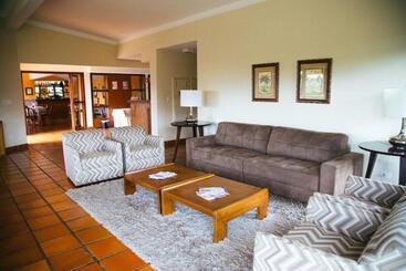 هتل Plaza Inn Week Inn