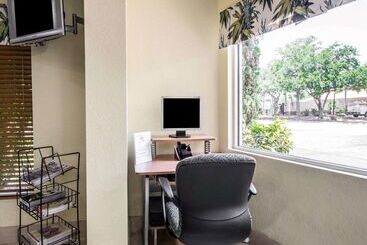 هتل Quality Inn Sarasota I75