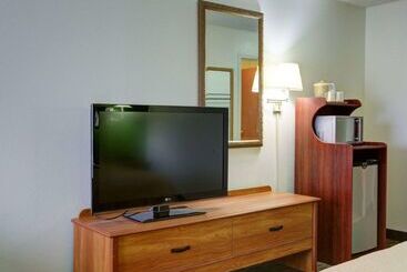 هتل Quality Inn & Suites Airport