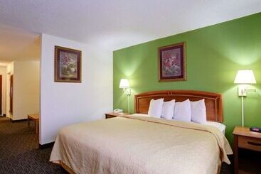 هتل Quality Inn & Suites Airport