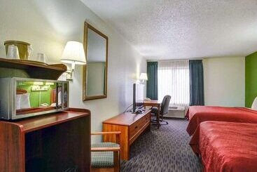 هتل Quality Inn & Suites Airport