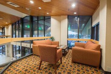 هتل Red Roof Inn & Suites Cincinnati North Mason