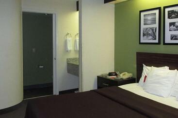هتل Rodeway Inn