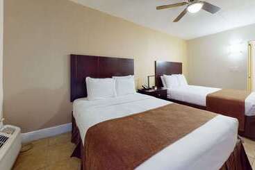 هتل Rodeway Inn & Suites Fort Lauderdale Airport & Cruise Port