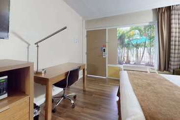 هتل Rodeway Inn & Suites Fort Lauderdale Airport & Cruise Port