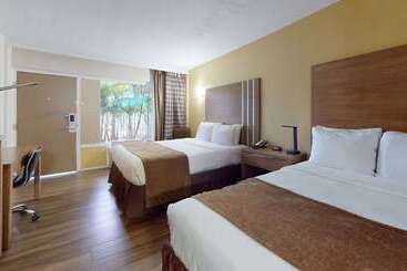 هتل Rodeway Inn & Suites Fort Lauderdale Airport & Cruise Port