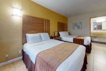 هتل Rodeway Inn & Suites Fort Lauderdale Airport & Cruise Port