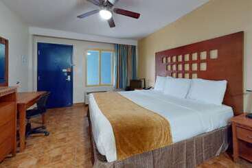 هتل Rodeway Inn & Suites Fort Lauderdale Airport & Cruise Port
