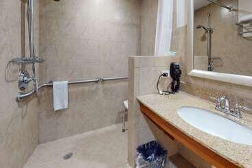هتل Rodeway Inn & Suites Fort Lauderdale Airport & Cruise Port
