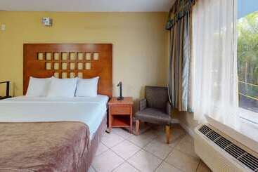 هتل Rodeway Inn & Suites Fort Lauderdale Airport & Cruise Port