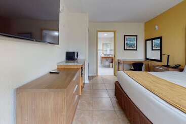 هتل Rodeway Inn & Suites Fort Lauderdale Airport & Cruise Port