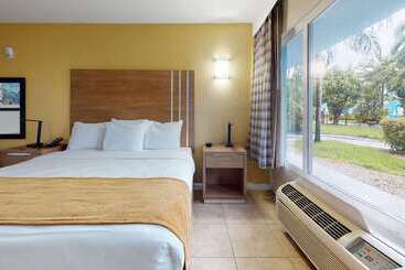 هتل Rodeway Inn & Suites Fort Lauderdale Airport & Cruise Port