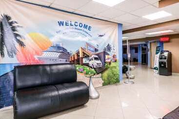 هتل Rodeway Inn & Suites Fort Lauderdale Airport & Cruise Port