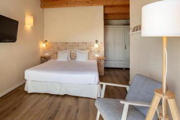 Boutique Niu De Sol   Designed For Adults - Palau Saverdera