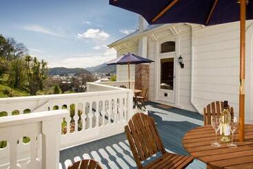 هتل Sennen House Boutique Accommodation