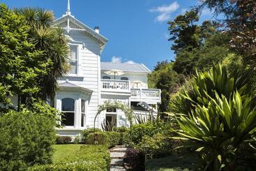 هتل Sennen House Boutique Accommodation