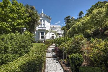 هتل Sennen House Boutique Accommodation