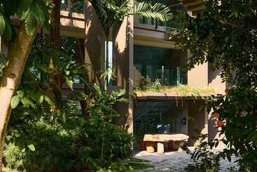 هتل Siloso Beach Resort Sentosa