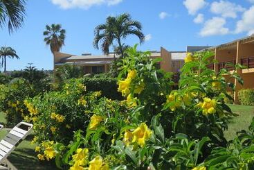 هتل Sugar Bay Club Suites &