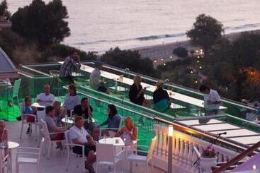 هتل Sunny Hill Alya