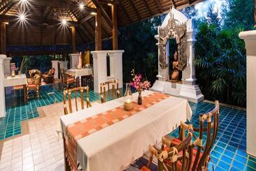 Отель Taladya Chiang Mai Homestay