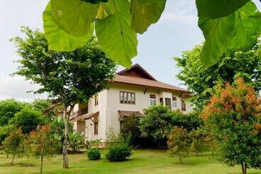 هتل Teak Garden Resort, Chiang Rai