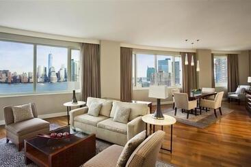 هتل The Westin Jersey City Newport