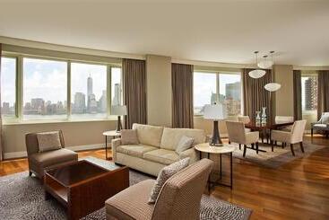 هتل The Westin Jersey City Newport