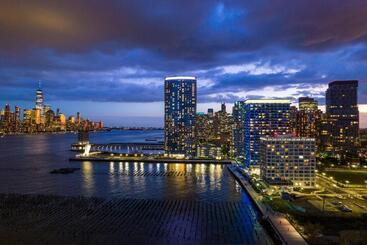 هتل The Westin Jersey City Newport